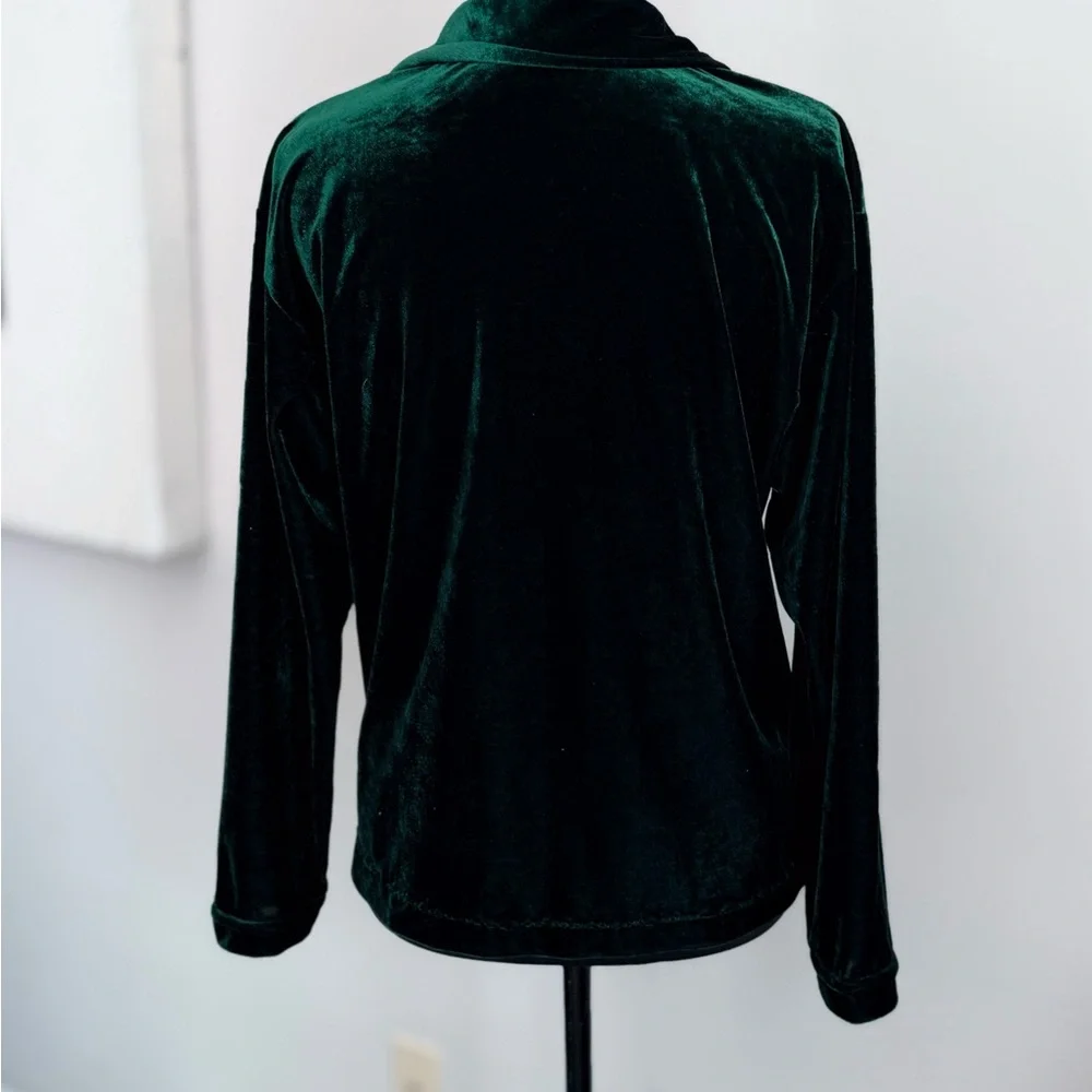 Elegant Velvet Green Button-Up Top - Picture 2 of 4